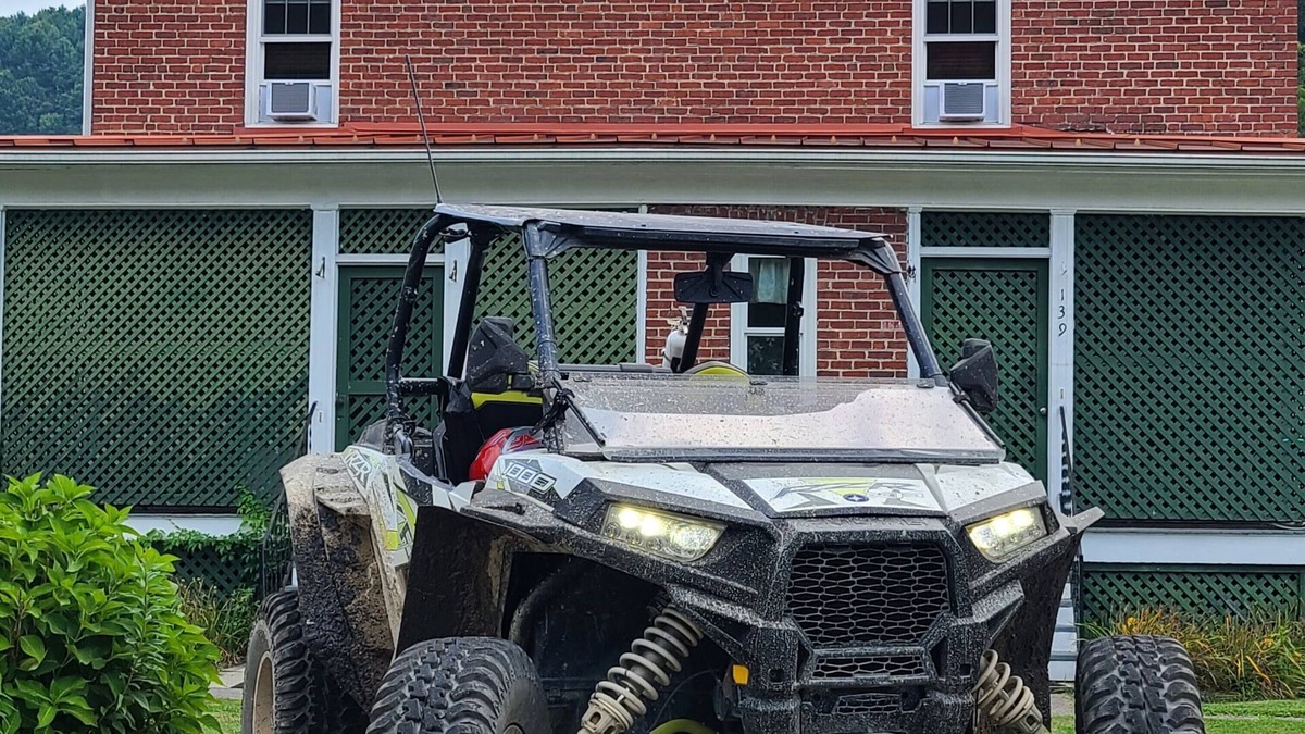 Pocahontas House | ATV groups Welcome, Trail and Ale Lodge, King Beds