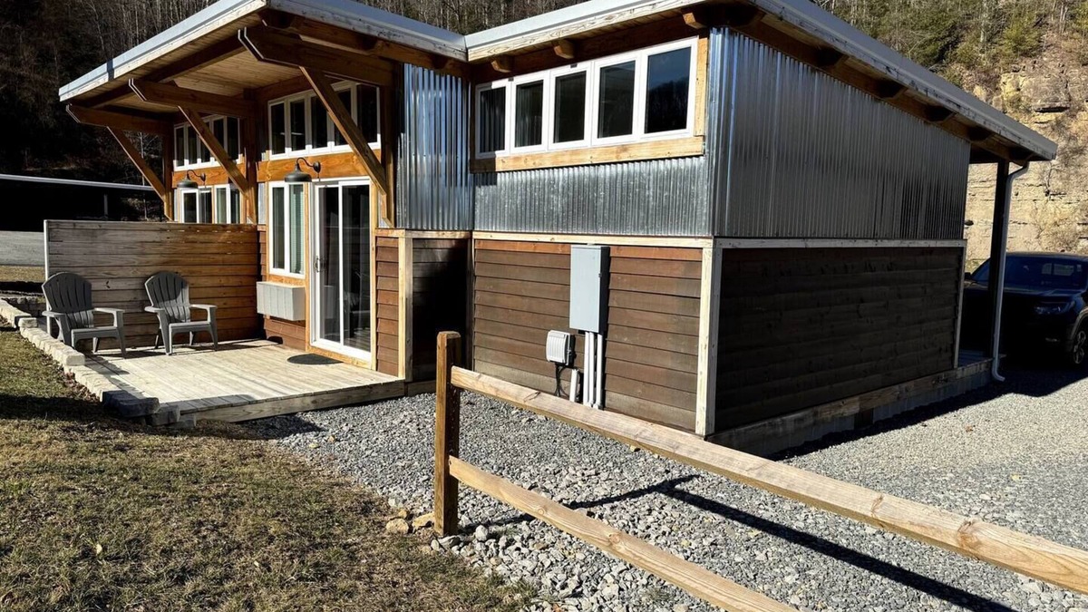 Bramwell Cabin | ATV TrailCamp: Kelly's Quarters- Just seconds from the HMT Pocahontas Trailhead!