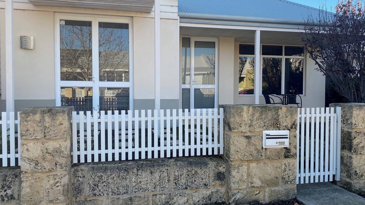 Atwell House | Atwell Family Accommodationn3 bedroom x 2 bathroom family home