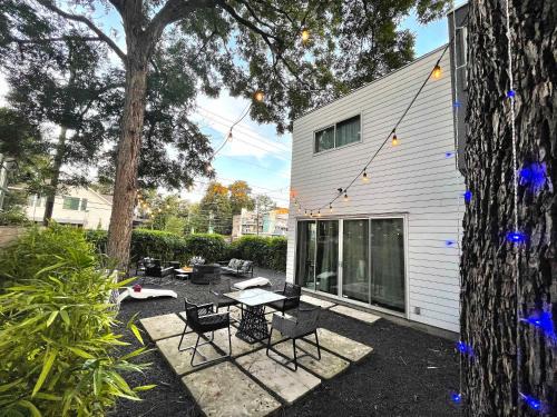 East Cesar Chavez Villa | ATX Icon Mansion - Rainey Street - 6 min walk