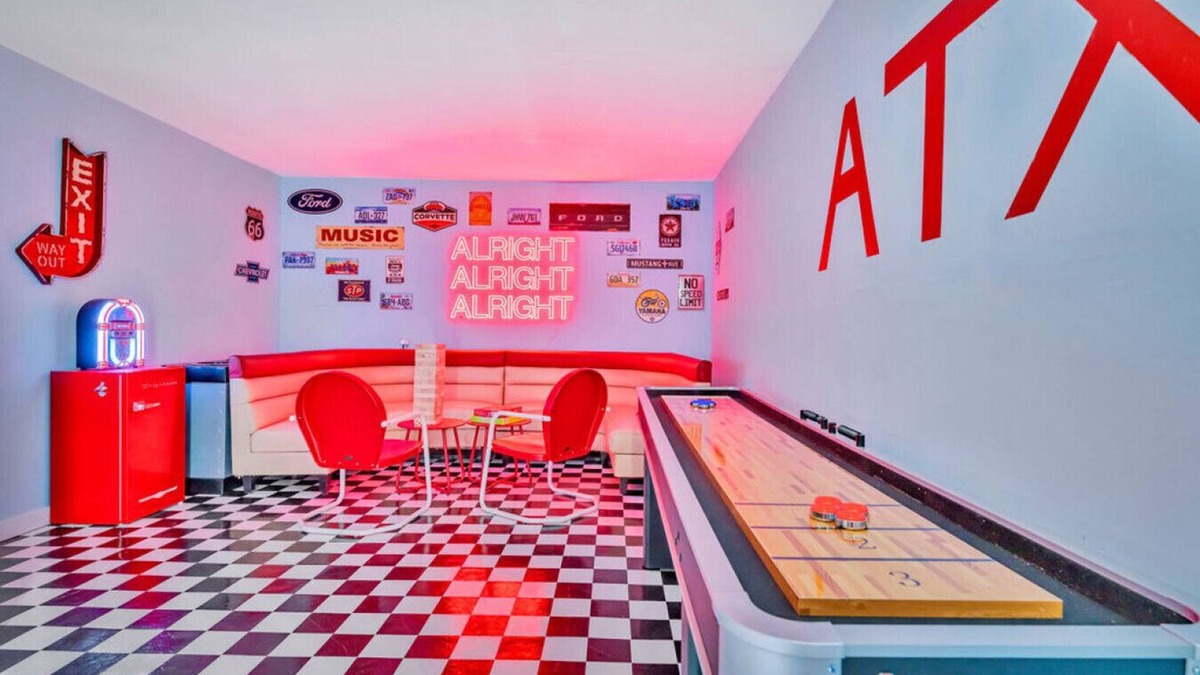 Sweetbriar House | ATX Jukebox | Jacuzzi | Shuffleboard | Fire Pit