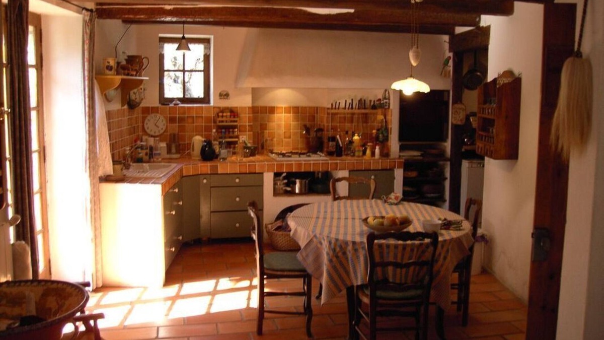 Venasque Villa | Atypical 18th-century house