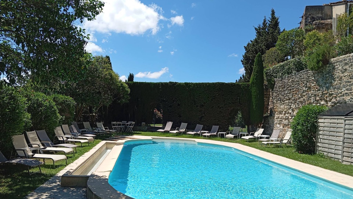 Chateauneuf-de-Gadagne Other | Atypical house with character: panoramic Alpilles, Luberon, and Ventoux views