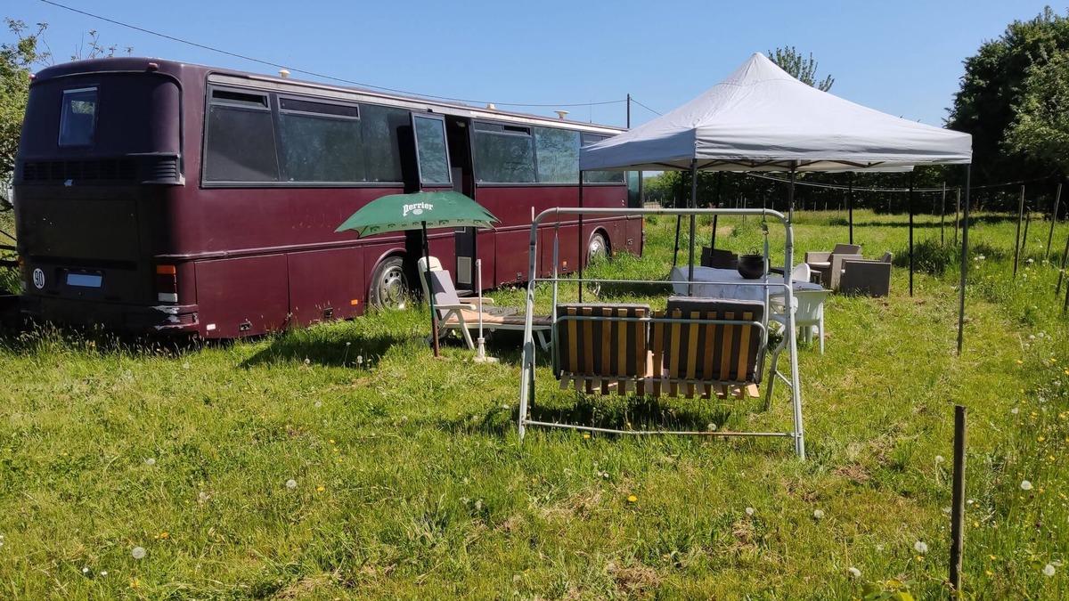 Mansigne House | Atypical gîte converted into a camper van for 4 people with all comforts.