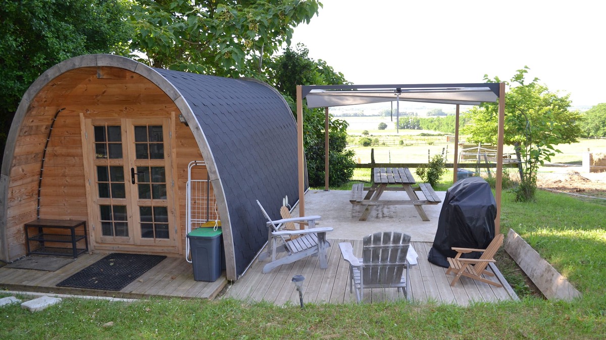 Anjou Cabin | Atypical gite in the heart of a horse farm: swimming pool, Nordic bath, mini farm.