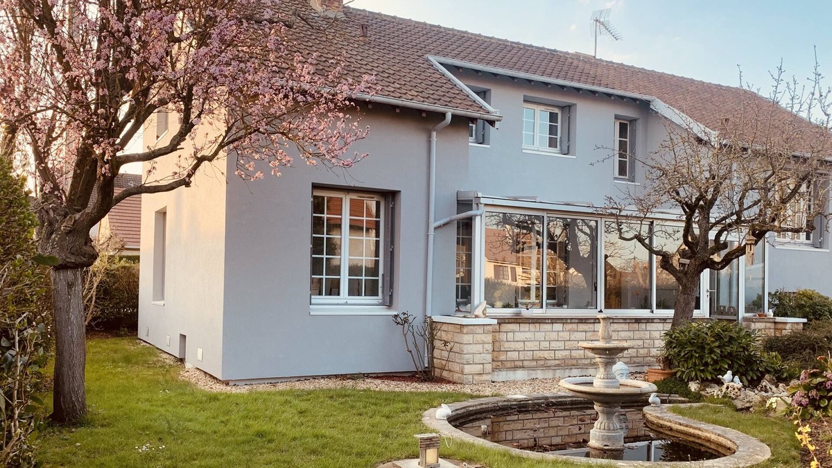 Marolles-en-Hurepoix House | Atypical house with a beautiful flower garden 25 minutes from Paris