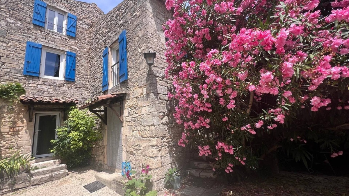 Issirac House | Atypical village house