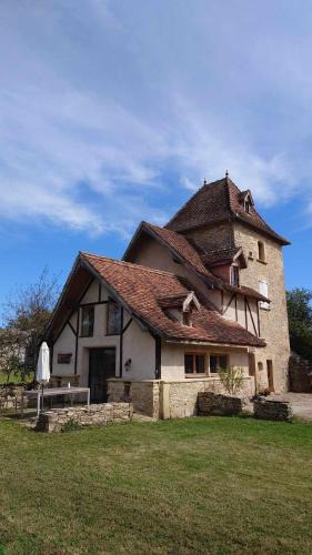 Villeneuve d'Aveyron House | Atypique maison de charme