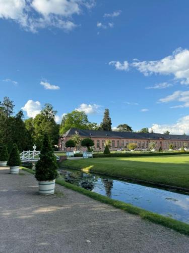 Schwetzingen Apartment | Außergewöhnliches BnbRetreat Schlossnähe, beliebte Restaurants