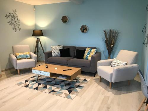 Villiers-Louis House | Au 24