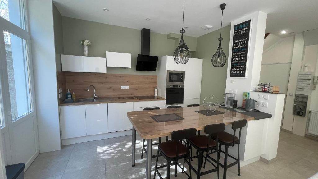 Ville Haute Apartment | Au Beau Duplex de la Basilique