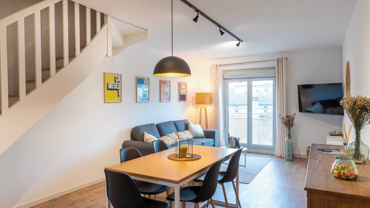 Macon Apartment | Au Bercail Mâconnais - Hypercentre Mâcon - Near train station - Comfort - 8 people
