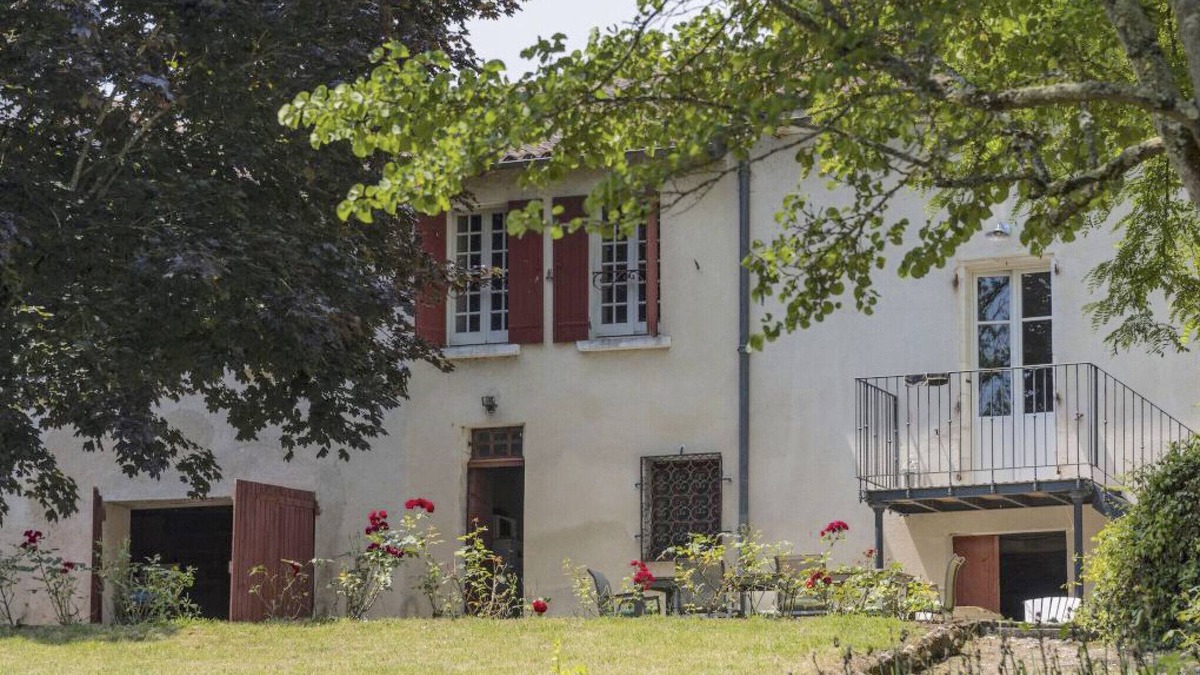 Bonnes Villa | Au bord de la Dronne - included with kayaks and giant garden