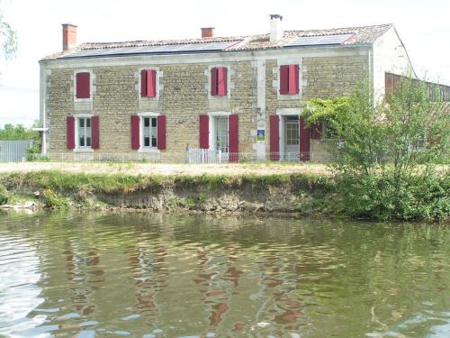 Coulon House | Au Bord de Sèvre