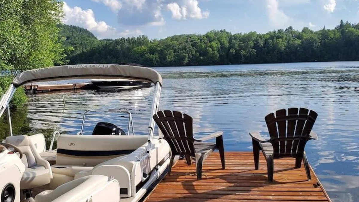 Mauricie Ski Chalet | Au Bord du St-Maurice, navigable river, spa, and ski