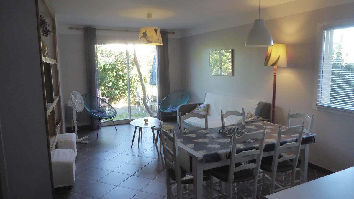 Roquefort-des-Corbieres House | Au Cœur D'un Village et a 10 Minutes des Plages. Animaux de Compagnie Acceptés
