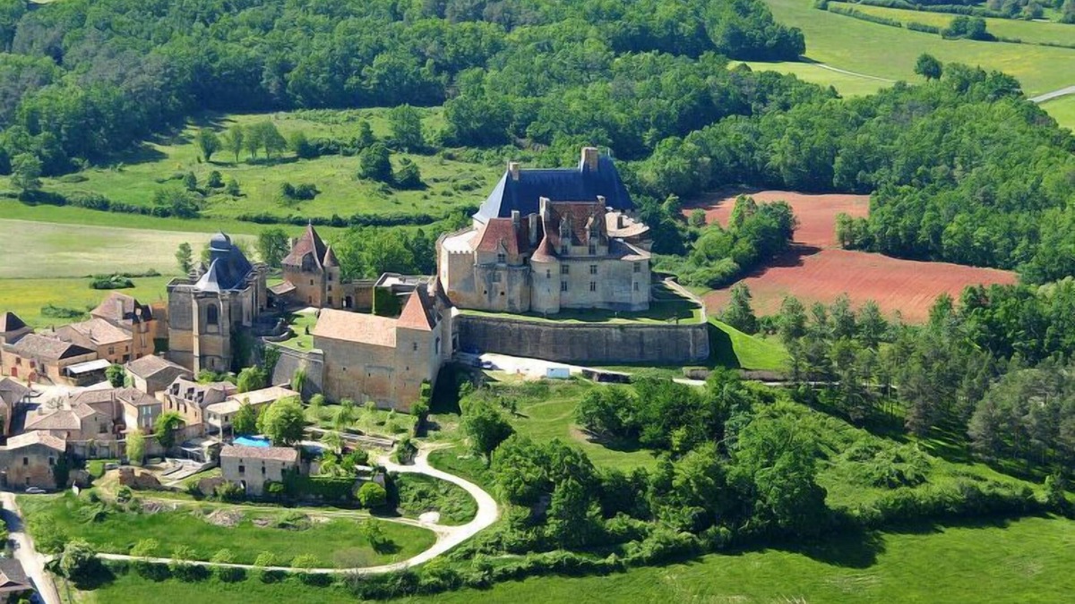 Blanquefort-sur-Briolance House | Au Cayroux by Interhome