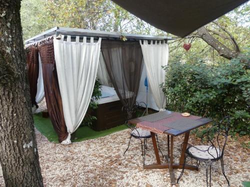 Varages Bed & Breakfast | Au Cabanon Chez Nath - chbre d'hôtes