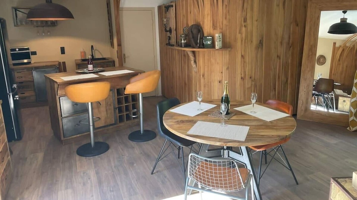 Lindry Apartment | Au Calme Absolu chez Nicolas. Voyage au calme