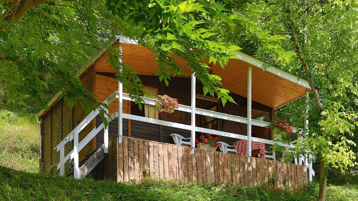 La Bastide-Clairence Ski Chalet | Au Calme Wooden cottages 2 to 4 persons a couple and 2 small children