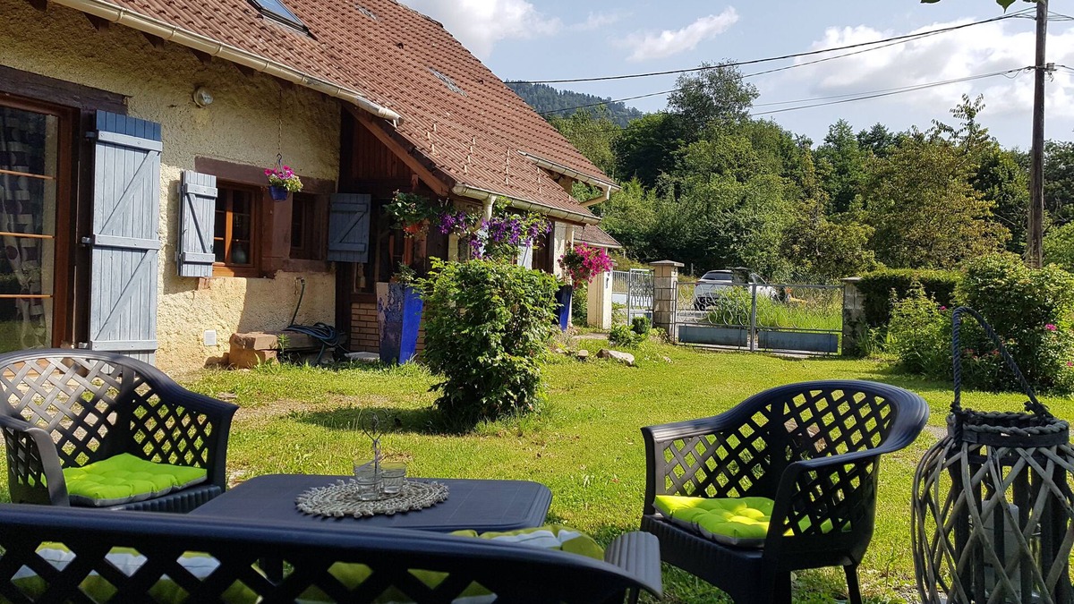 Vescemont House | Au Chant des Oiseaux (4*), traditional farmhouse (sleeps 6) at the foot of the Vosges mountains