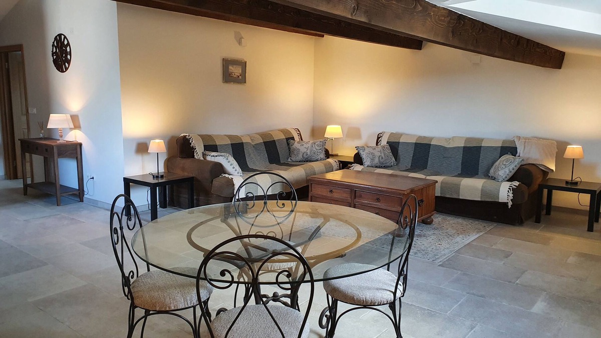 Magalas Apartment | 'Au Coeur des Vignes' - private apartment & garden