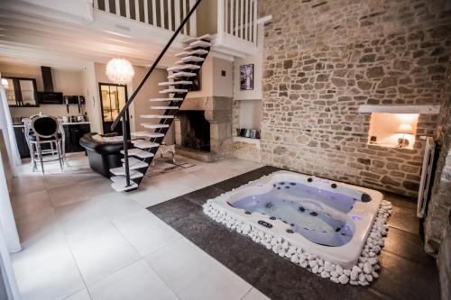 Bain-de-Bretagne House | Au domaine des anges, 3 gîtes luxueux avec Jacuzzi privatif, sauna, mini-piscine, piscine extérieure chauffée en saison