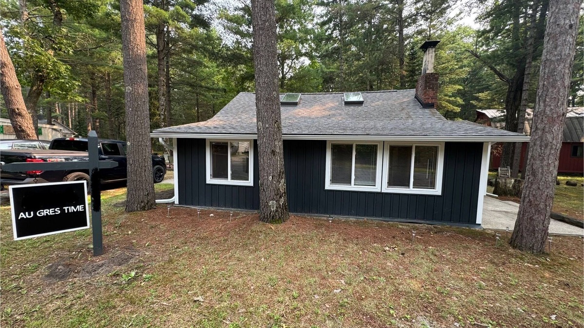 Au Gres Cabin | Au Gres Time – Vintage Cabin w/Modern Comforts - Beach, Golf, Relax