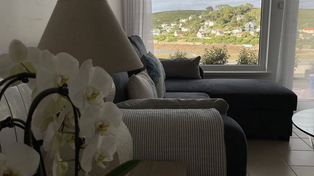 Fermanville House | Au Petit Brick - a cozy hilltop sea view house