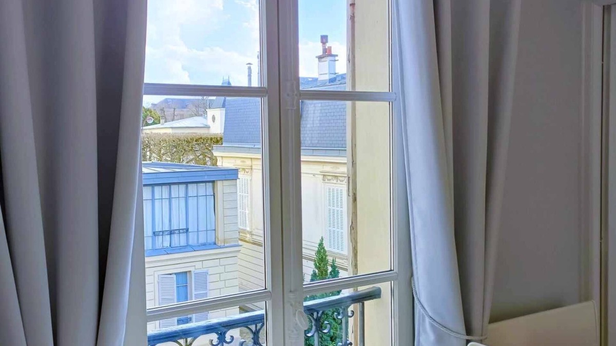 Notre-Dame Apartment | Au Petit Trianon Bleu