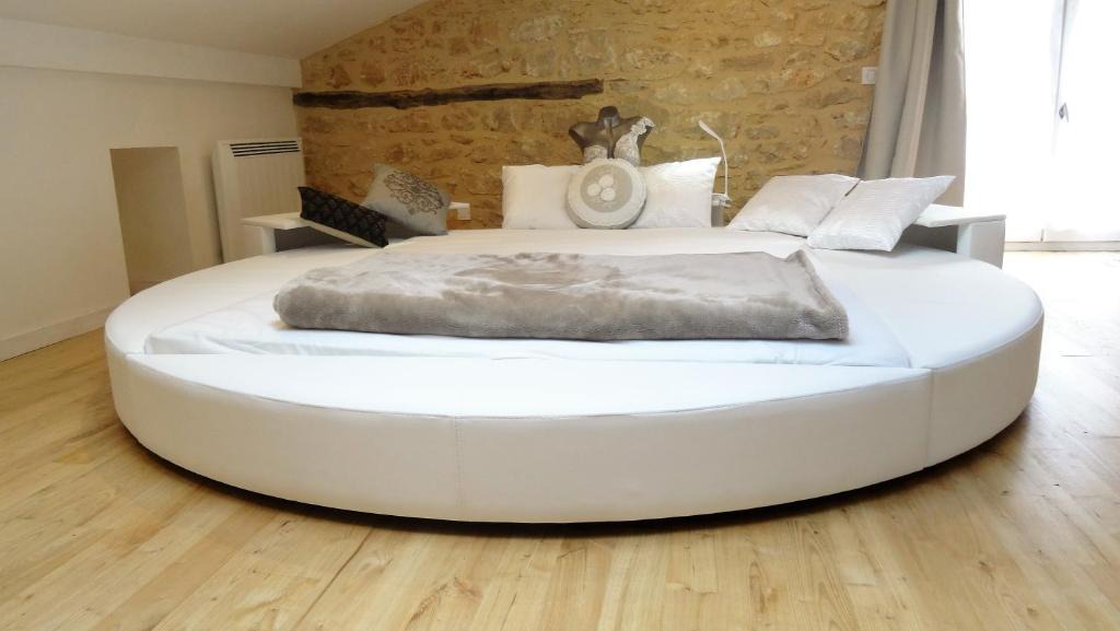 Castelnaud-la-Chapelle House | Au Pied du CHÂTEAU - 5 à 11 personnes - Baignade-canoë-piste cyclable à 100 m