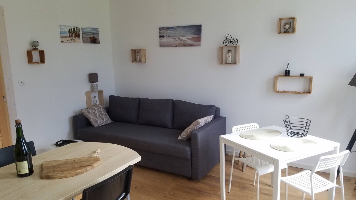 Equemauville Apartment | Au raidillon - Bright studio overlooking Honfleur