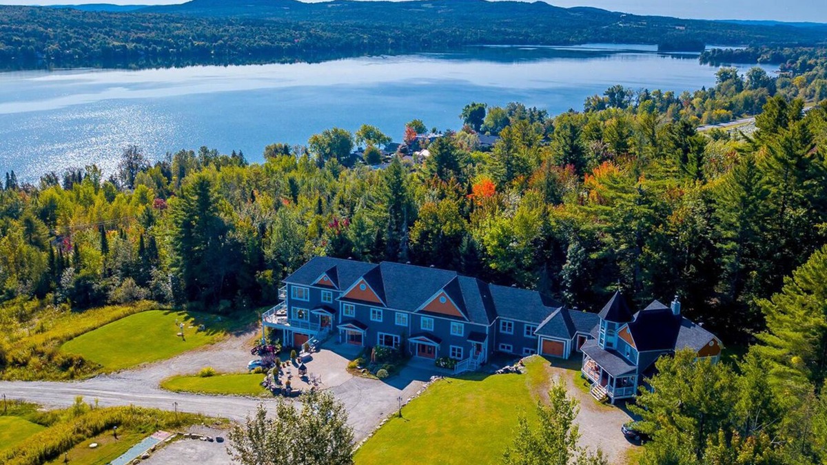 Deauville Hotel | Au Sommet du Lac Magog