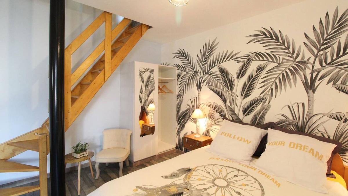 La Jumelliere House | "Au Tour des Sens "