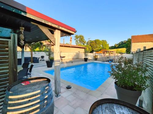 Couvignon Villa | Au Vendangeoir Gîte de groupe piscine