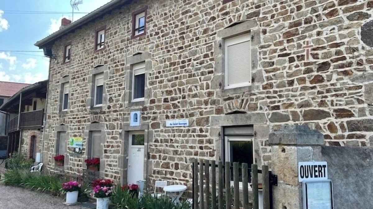 Saint-Georges-en-Couzan House | Auberge Au Saint Georges du Mazet