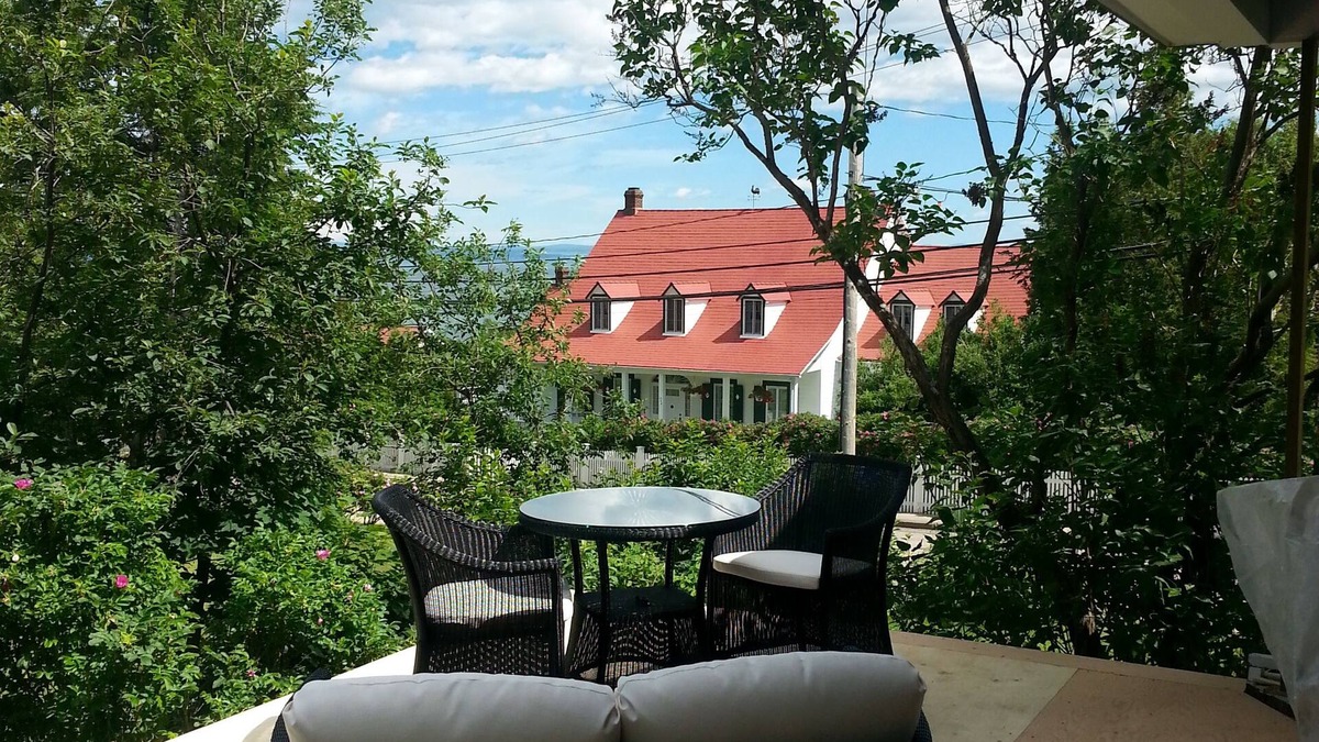 Cap-a-l'Aigle Bed & Breakfast | Auberge A La Chouenne