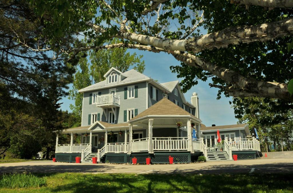 Saint-Joseph-de-la-Rive Hotel | Auberge Beausejour