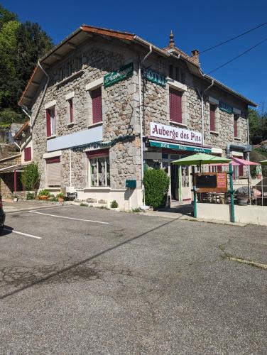 Aubenas Hotel | Auberge Des Pins