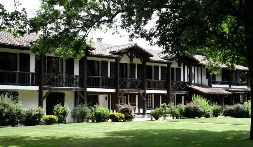 Sabres Hotel | Auberge des Pins - Teritoria