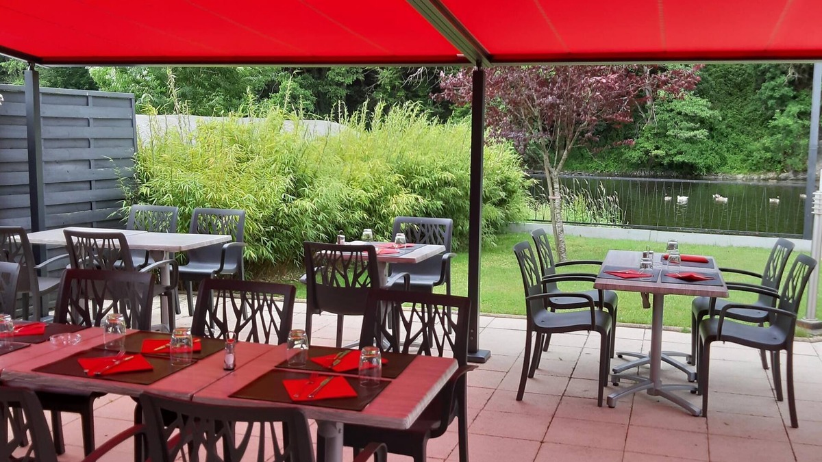 Les Hautes-Rivieres Hotel | AUBERGE EN ARDENNE