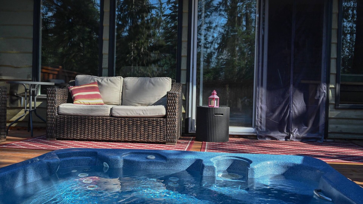 Golden House | Auberge Kicking Horse Guest House