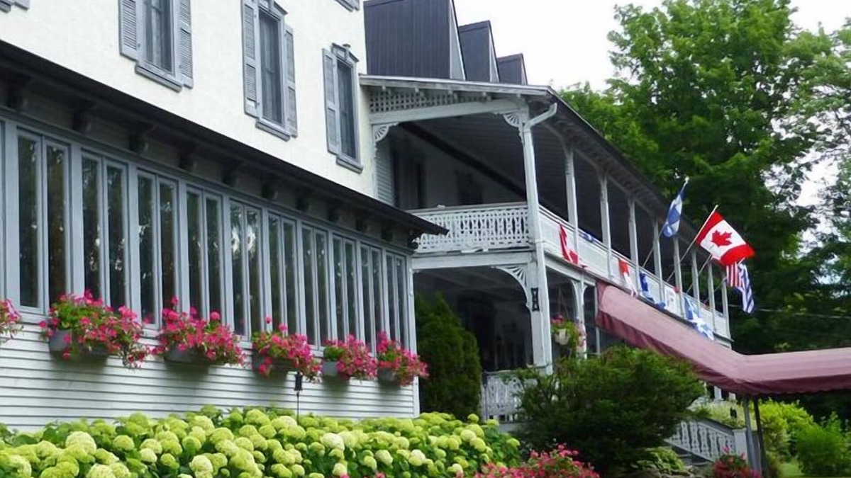 Knowlton Hotel | Auberge Lakeview Inn