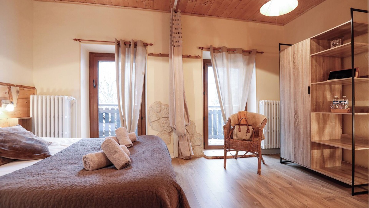 Correncon-en-Vercors Hotel | Auberge Les 2 Moucherolles