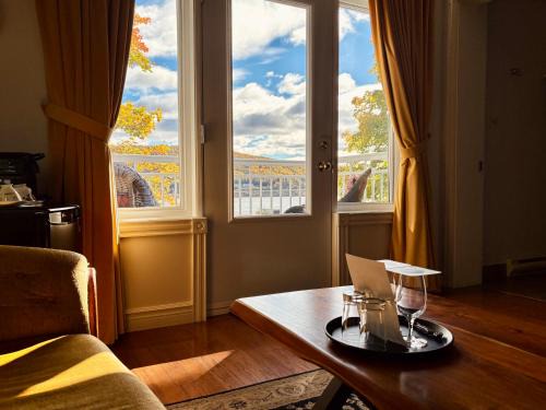 Gaspe Hotel | Auberge Sous les Arbres