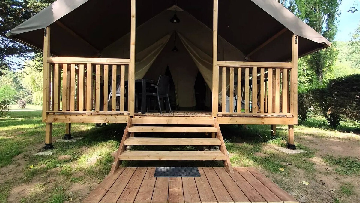 Le Change House | Auberoche campsite * - MINI-WOOD LODGE TENT on canvas stilts, without toilets, for 4 people 4 people