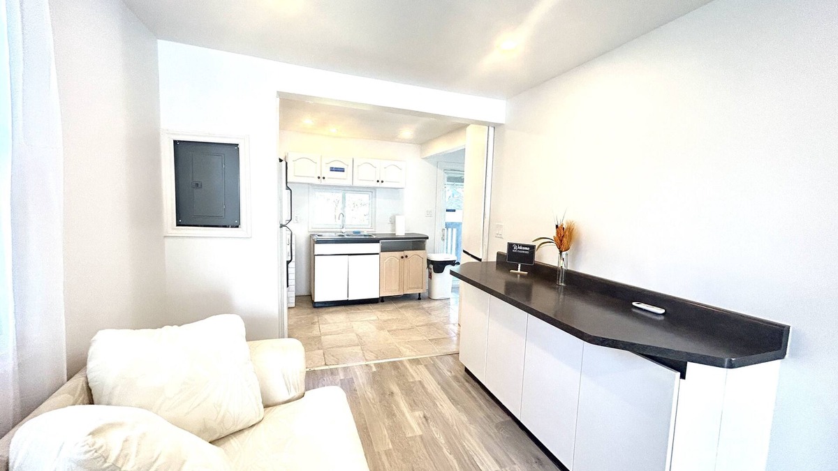 East Windsor House | Aubin Paradise