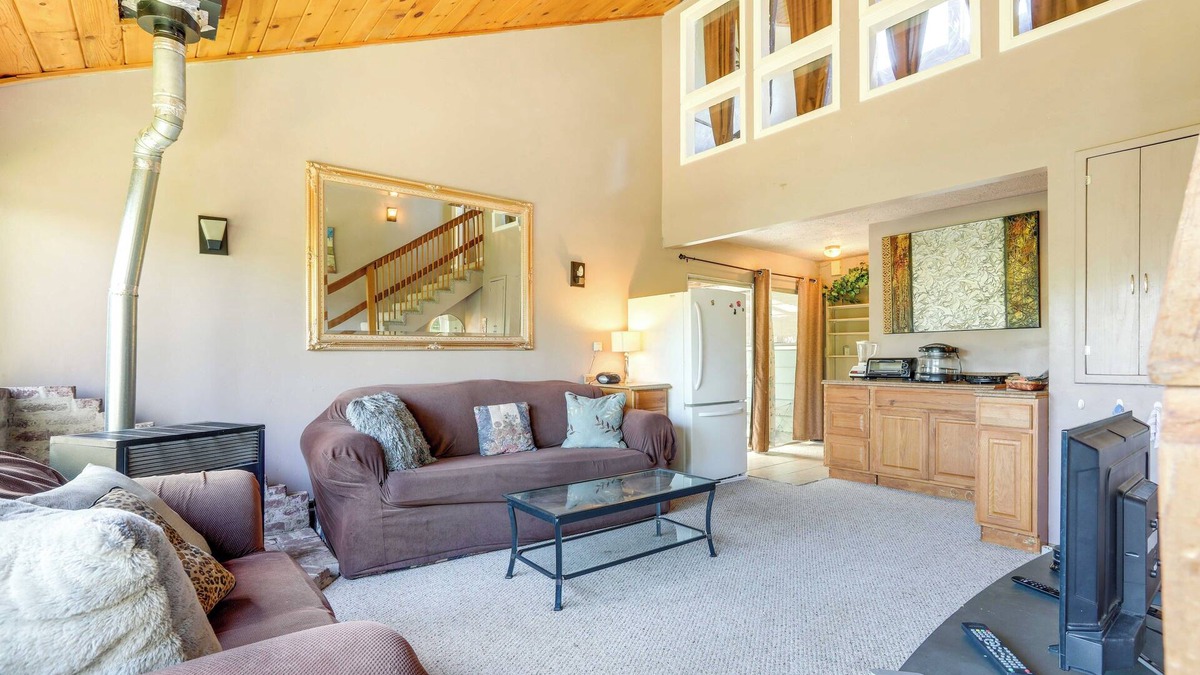 North Auburn Cottage | Auburn Cottage w/Patios & Garden - 3 Mi to Town!