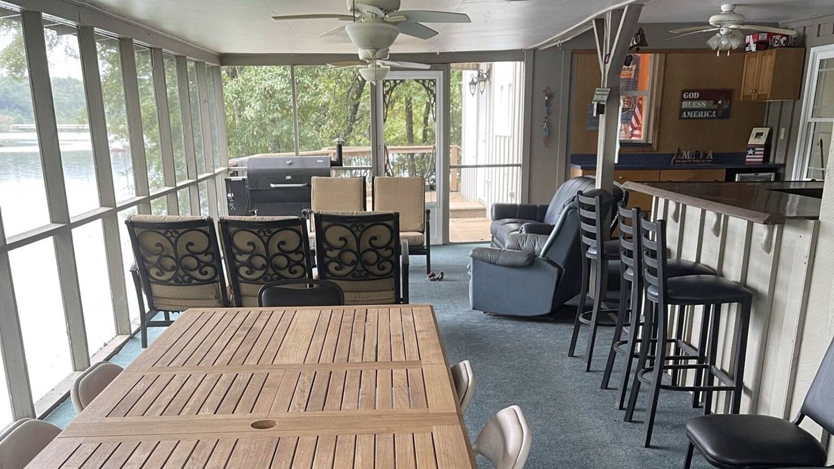 Valley Cabin | Auburn Game day Lake house with extra large back porch and floating dock
