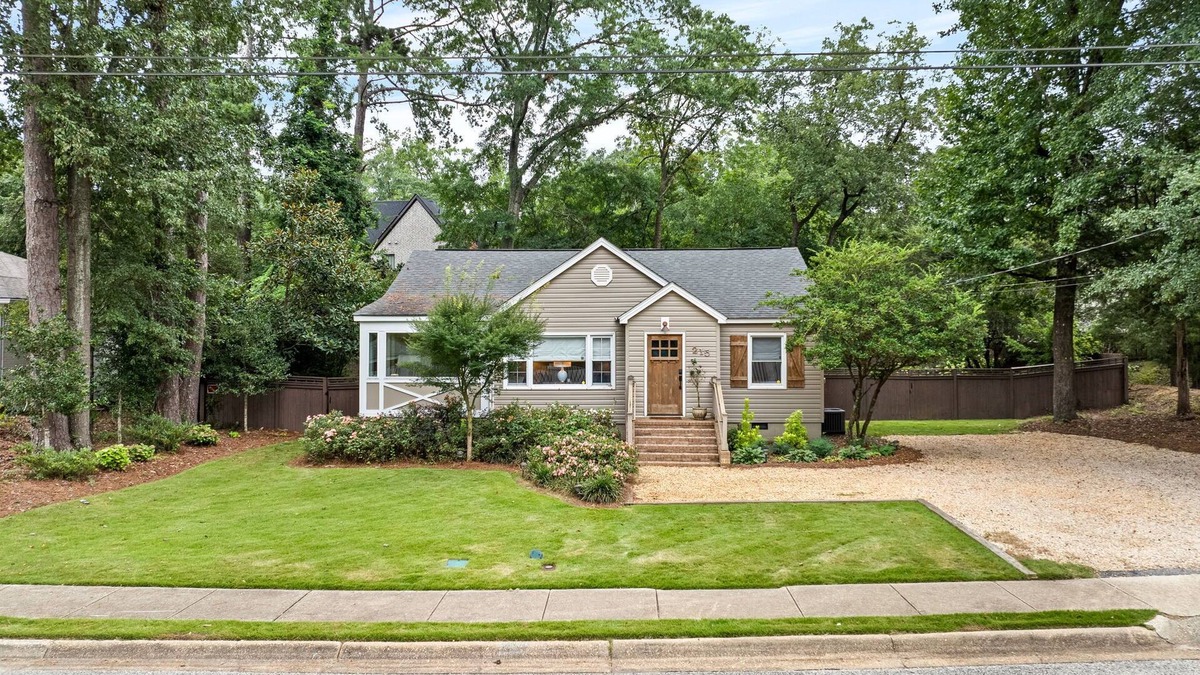 Auburn House | Auburn Gem w/Dreamy Backyard!